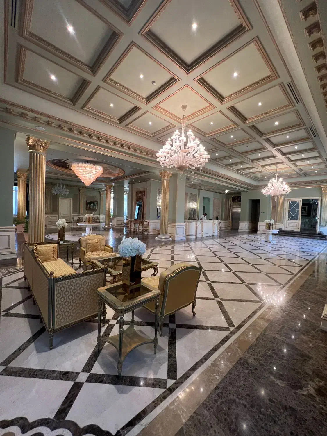 زعفرانیه185متر3خواب‌مشاعات‌فعال‌ دسترسی آسان 5ساله