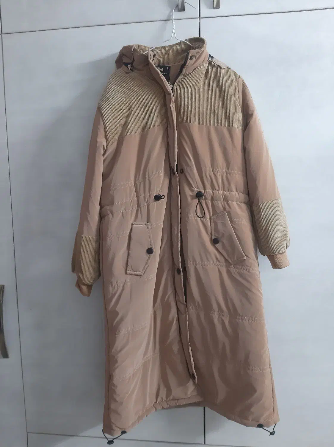 کاپشن بارونی|لباس|ری, علایین|دیوار