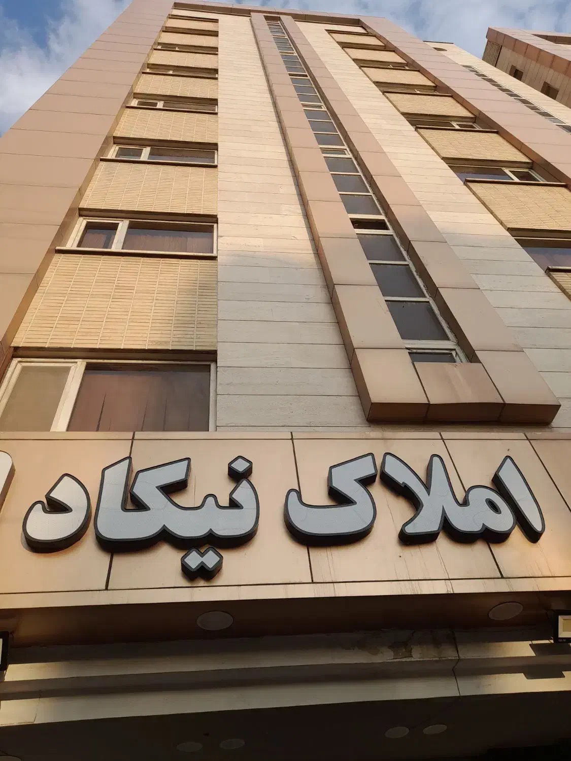 فروش واحد سه خواب ، تک واحدی ، خیابان باغ تخت|فروش آپارتمان|شیراز, چنچنه|دیوار