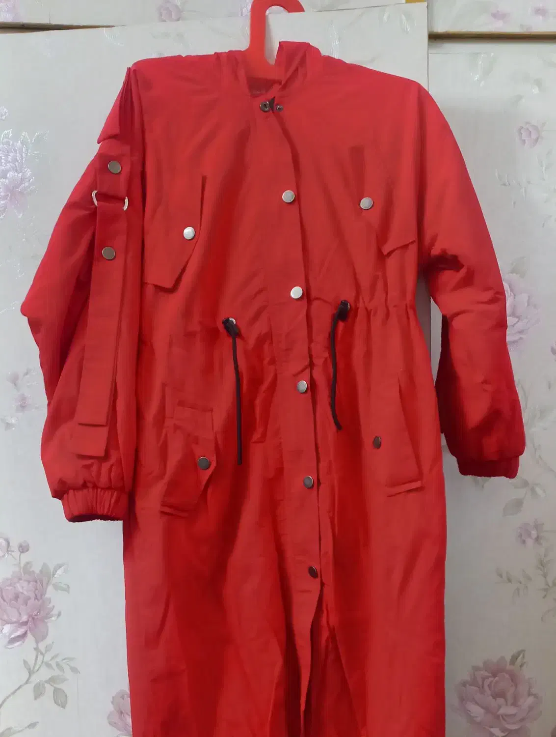 پالتو|لباس|نسیم‌شهر, |دیوار