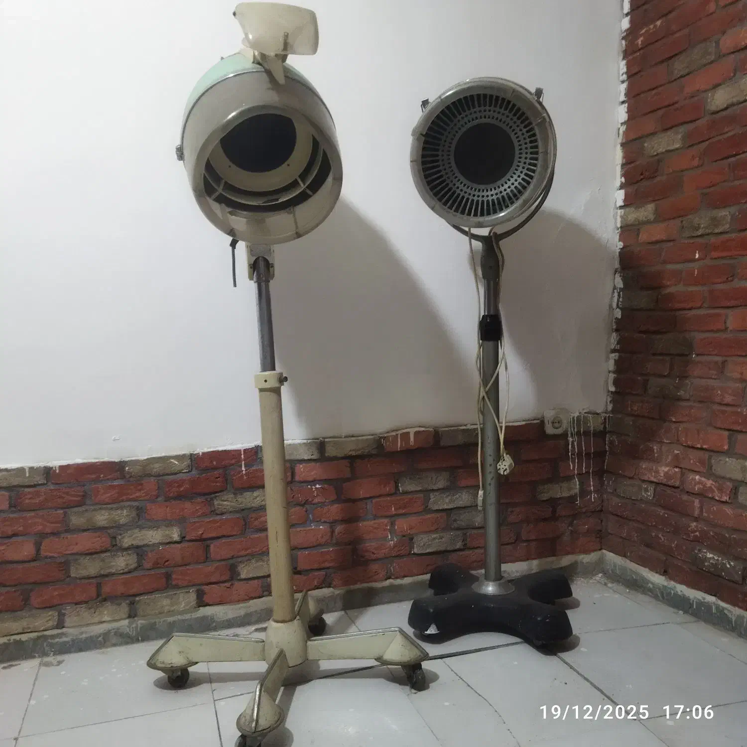 سشوار ایستاده سالنی ژاپنی در حد نو|آرایشگاه و سالن‌های زیبایی|تهران, ونک|دیوار