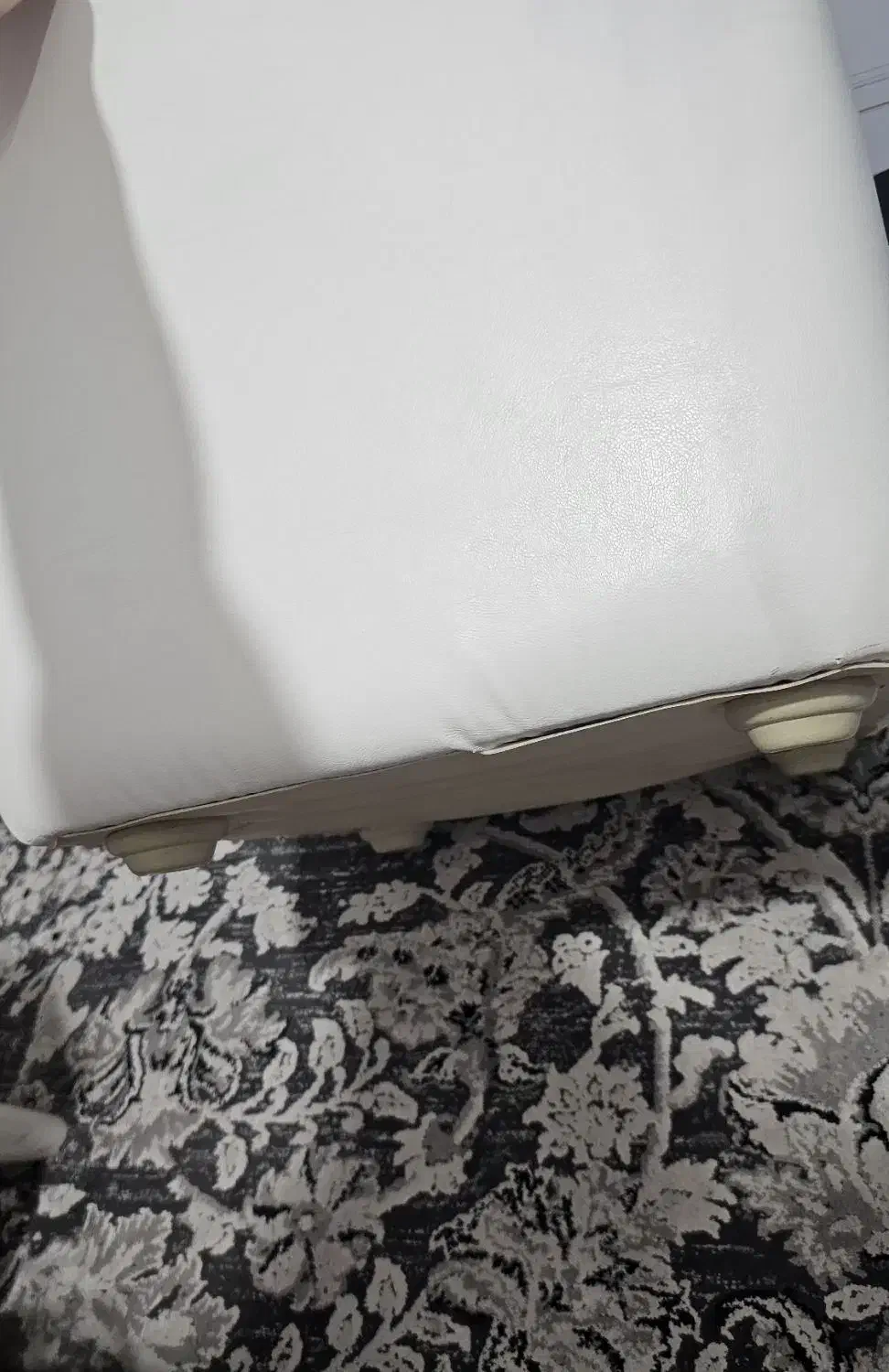 پاف رنگِ سفید سالم|صندلی و نیمکت|گرگان, |دیوار