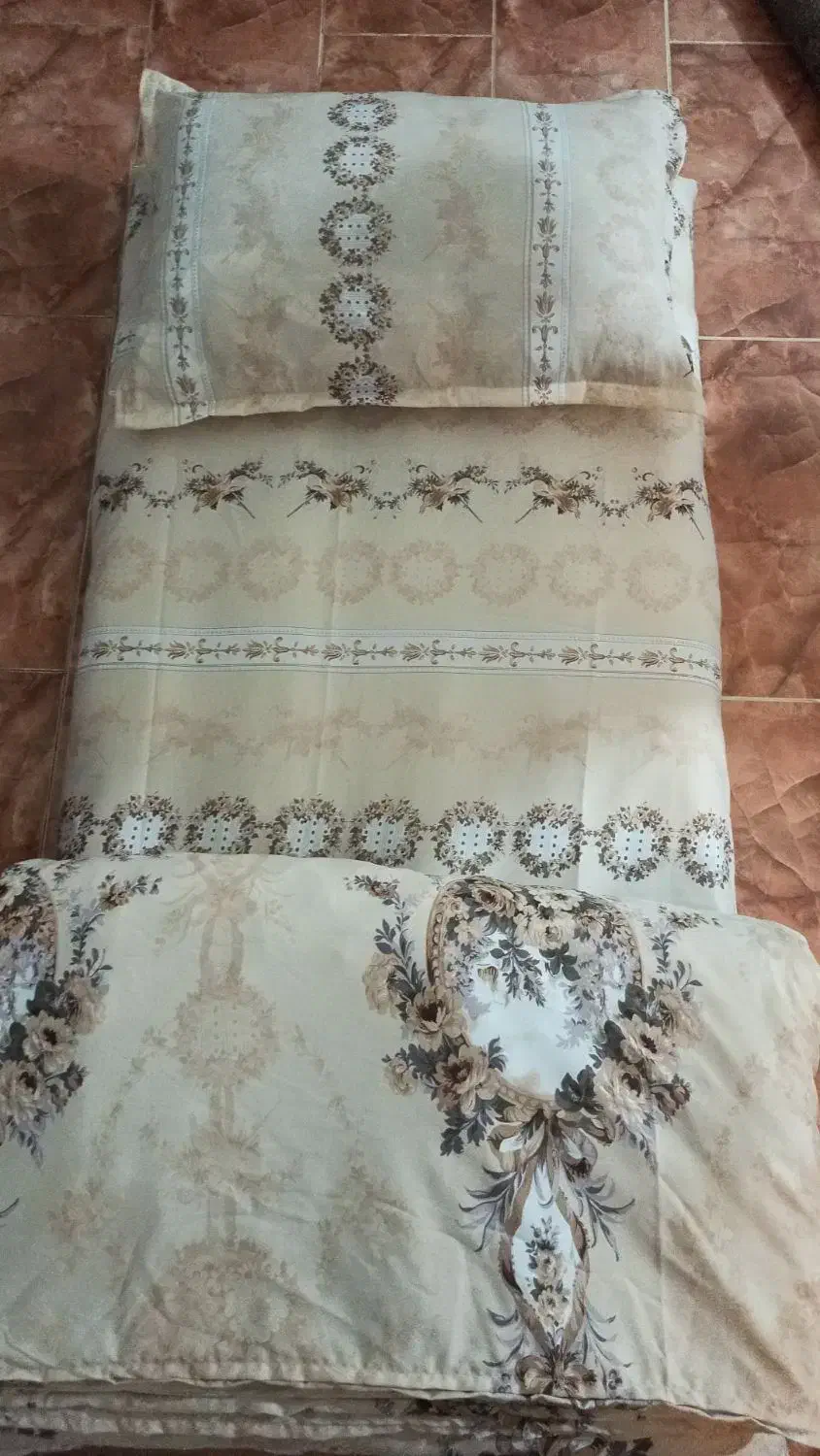 لحاف و تشک دوزی نگین|رختخواب، بالش، پتو|ارومیه, |دیوار