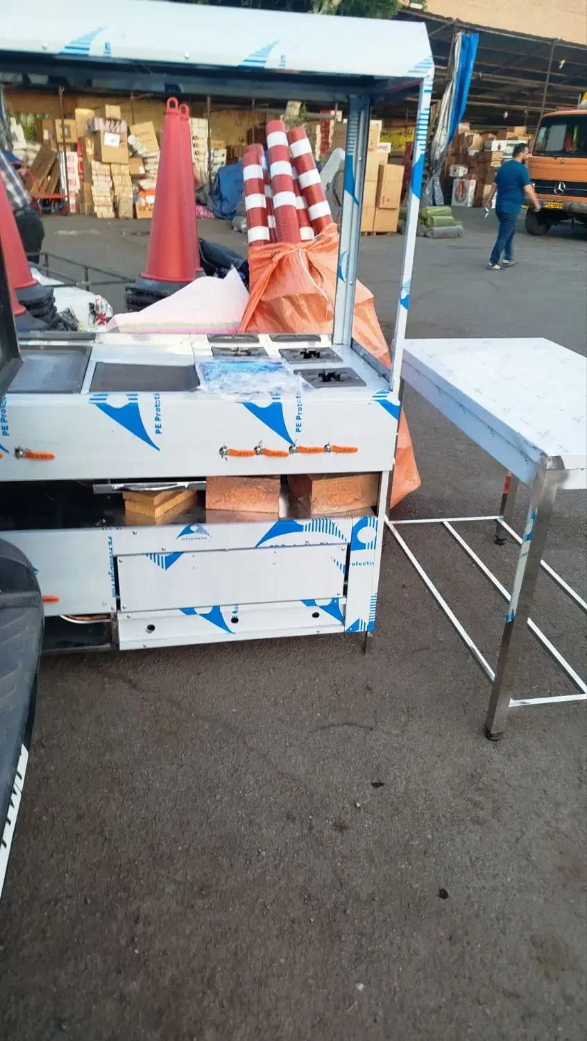 نهایت زیباتابلوویترینی ساندویچی گل زارفرساندویچی|کافی‌شاپ و رستوران|نسیم‌شهر, |دیوار