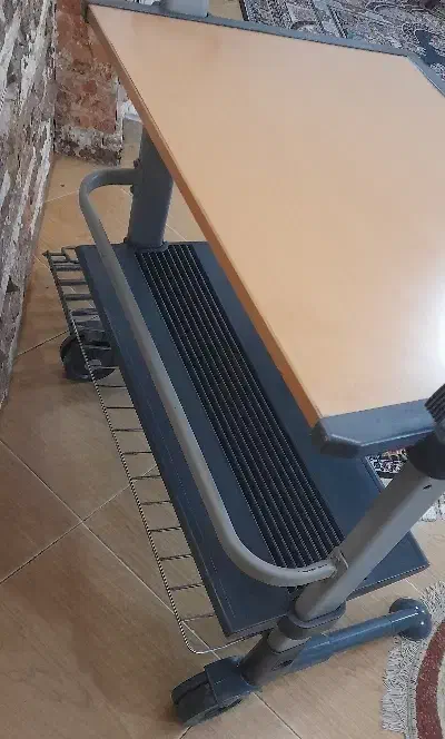 فروش یک عدد میز تحریر|میز تحریر و کامپیوتر|کتالم و سادات شهر, |دیوار