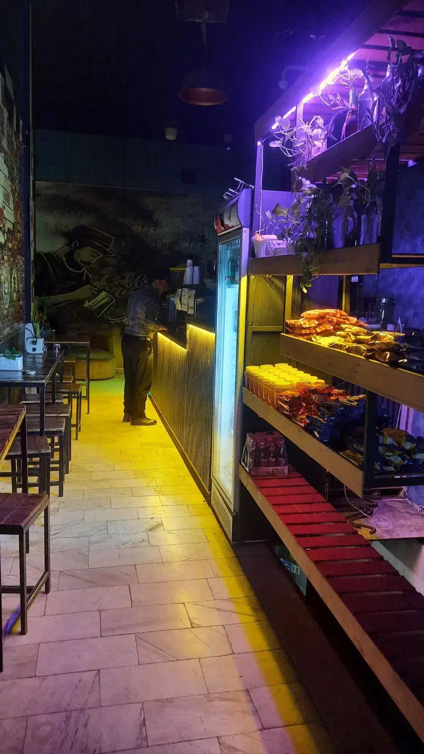 جذب نیروی کار جوان برای کار در قهوه فروشی و کافه|استخدام خدمات فروشگاه و رستوران|قم, زند آباد|دیوار