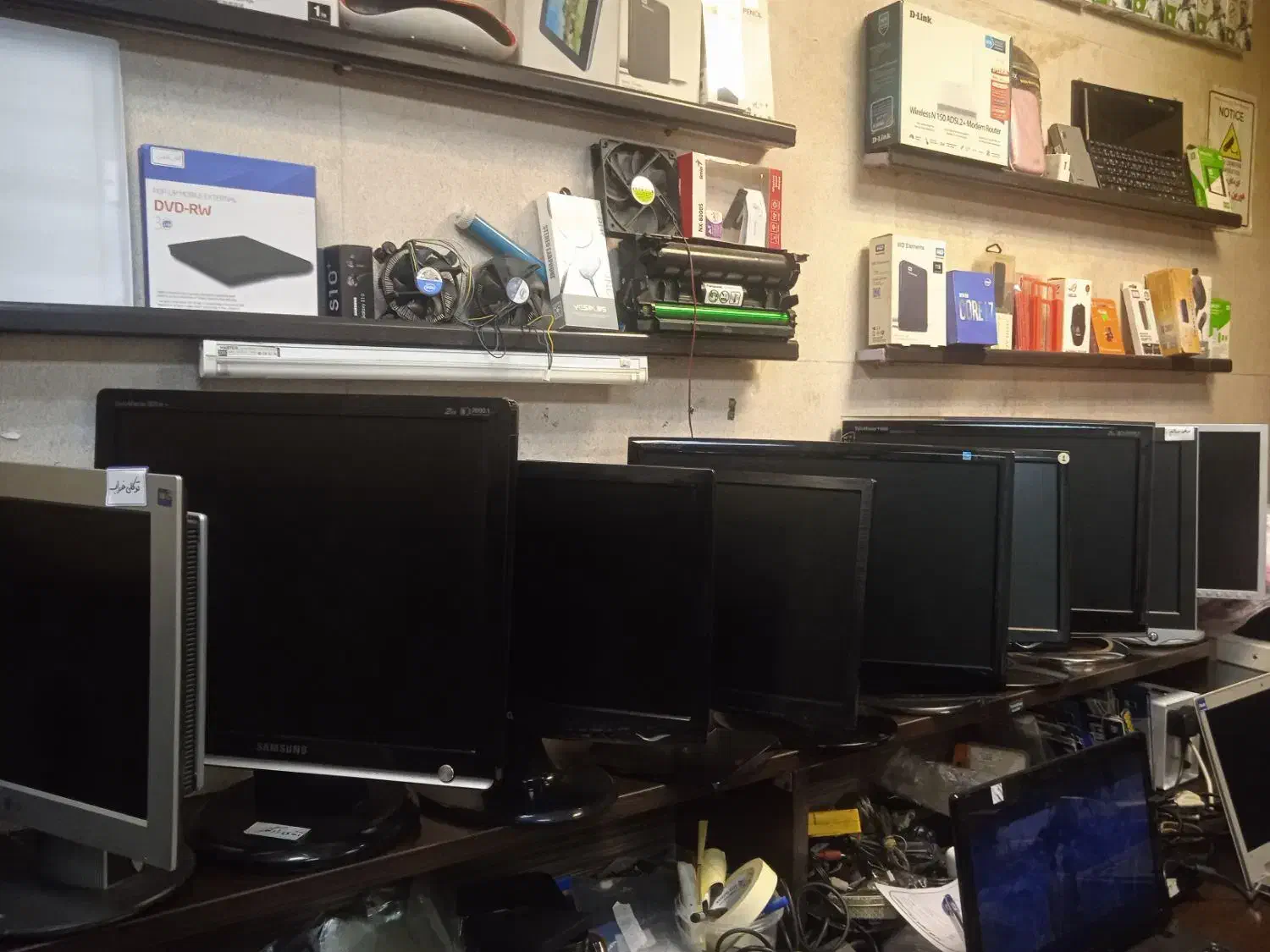 تعدادی مانیتور زیر قیمت|قطعات و لوازم جانبی رایانه|تهران, شهرک امید|دیوار