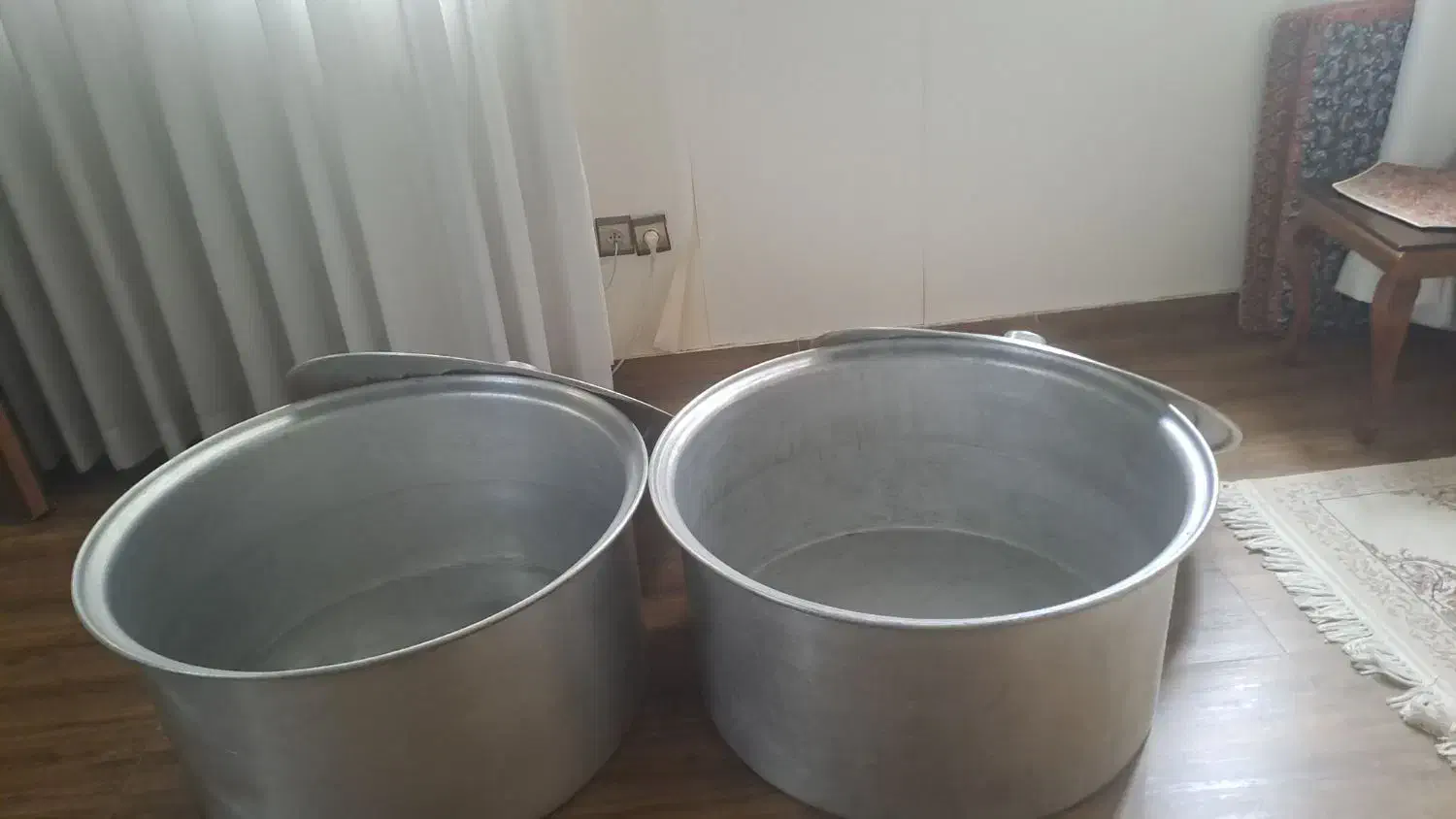 دیگه بزرگ|ظروف پخت‌وپز|رشت, گلباغ نماز|دیوار