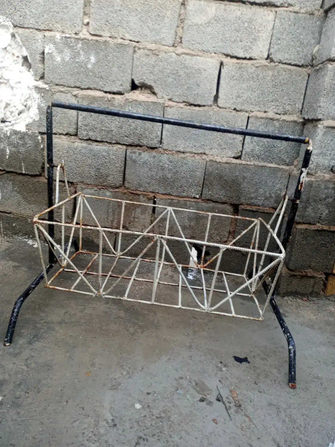 گهواره آهنی|اسباب و اثاث بچه|دهدشت, |دیوار