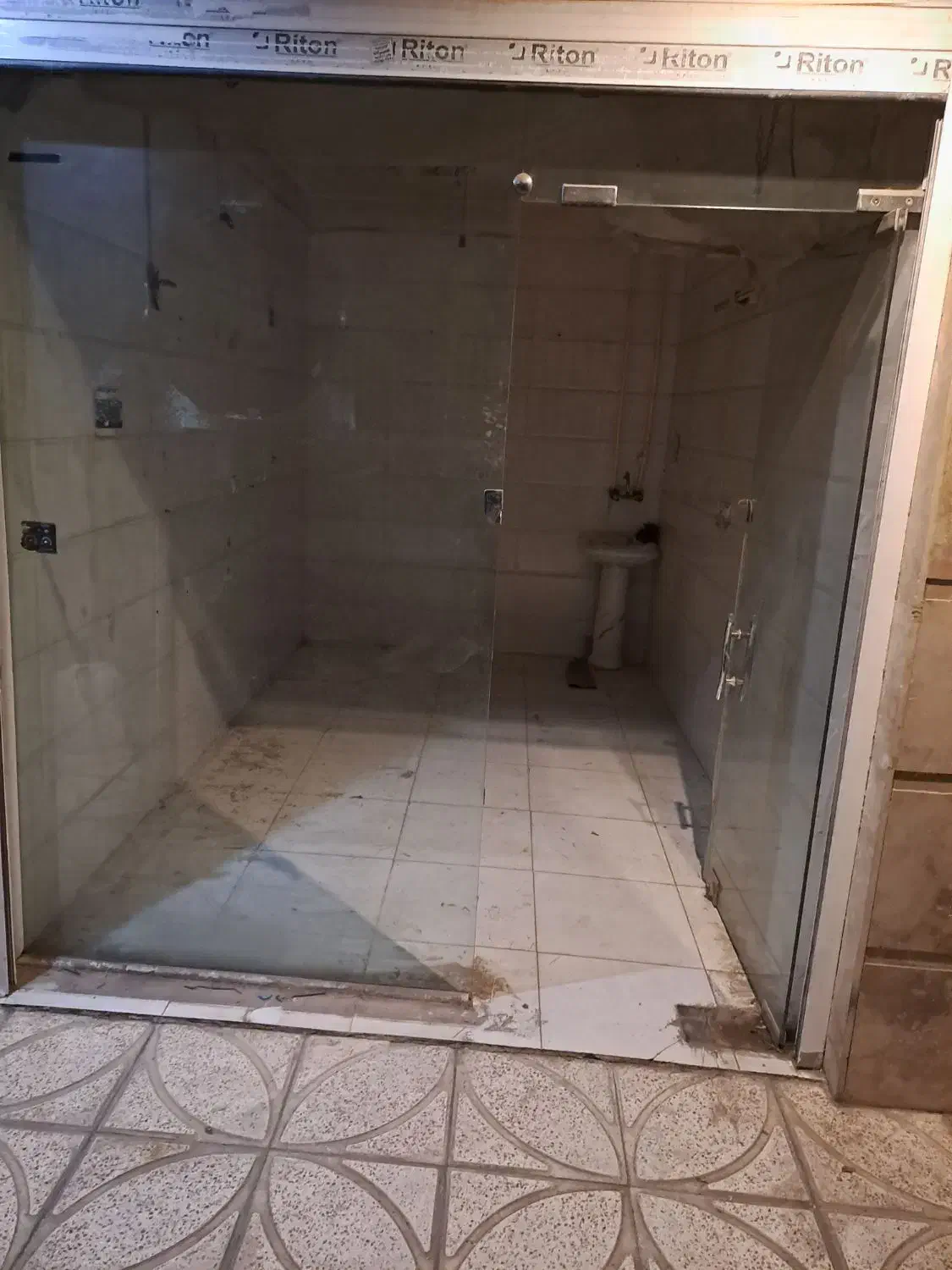 یک باب مغازه دارای آب برق گاز به متراژ۱۰متر اجاره|اجارهٔ مغازه و غرفه|قم, نیروگاه|دیوار