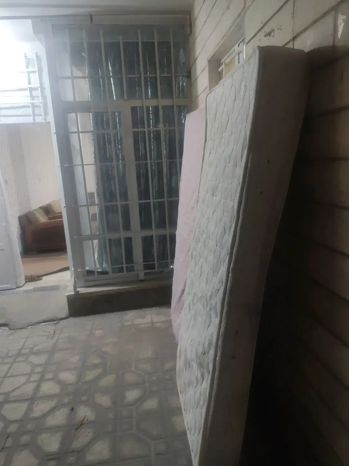 خوش خواب یک نفر 500 تومن یک عدد دیگر 800 تومن|تشک تختخواب|شیراز, فرگاز|دیوار