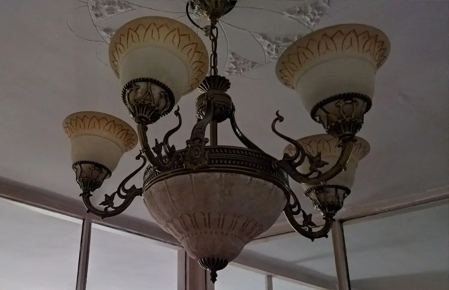 لوستر|لوستر و چراغ آویز|نظرآباد, نظرآباد|دیوار