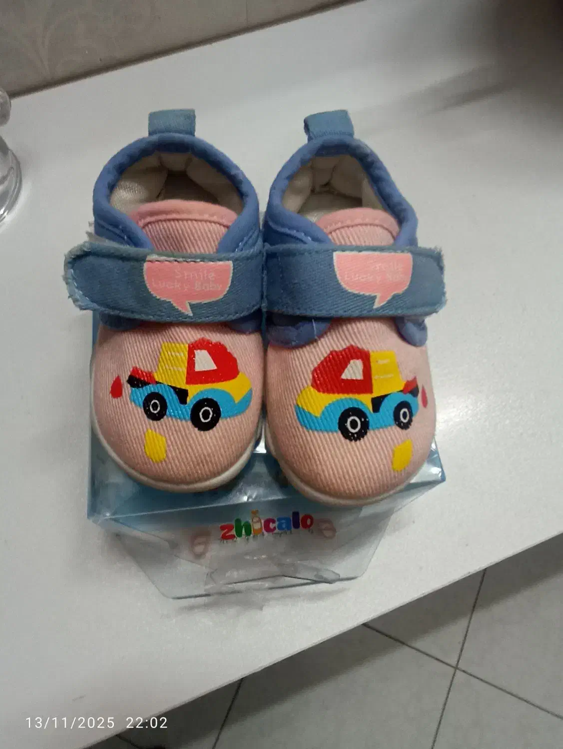 کفش سوتی نو|کفش و لباس بچه|ری, سرتخت|دیوار