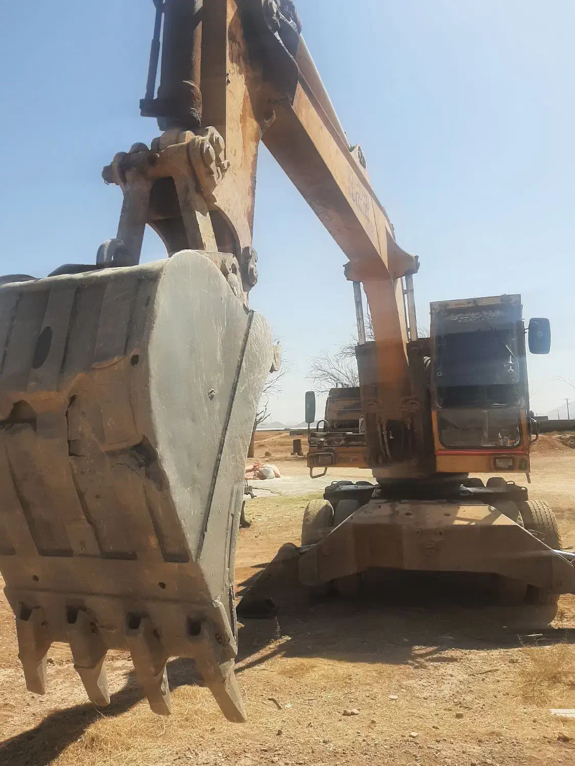 بیل مکانیکی لاستیکی|خودرو سنگین|اصفهان, مرداویج|دیوار