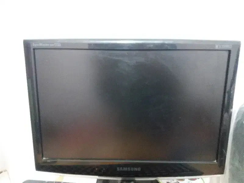 مانیتور مدل سامسونگ|قطعات و لوازم جانبی رایانه|قم, زنبیل آباد|دیوار