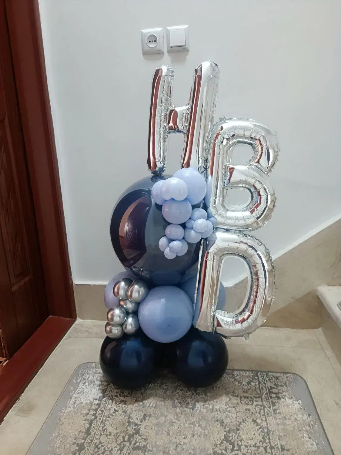 استند بادکنک|اسباببازی|نیشابور, هفده شهریور|دیوار