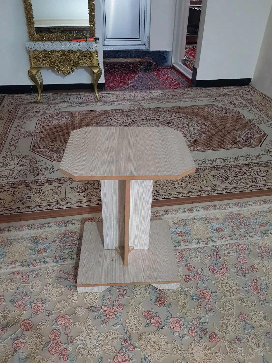 میز تلفن|میز تلفن|شاهین دژ, |دیوار