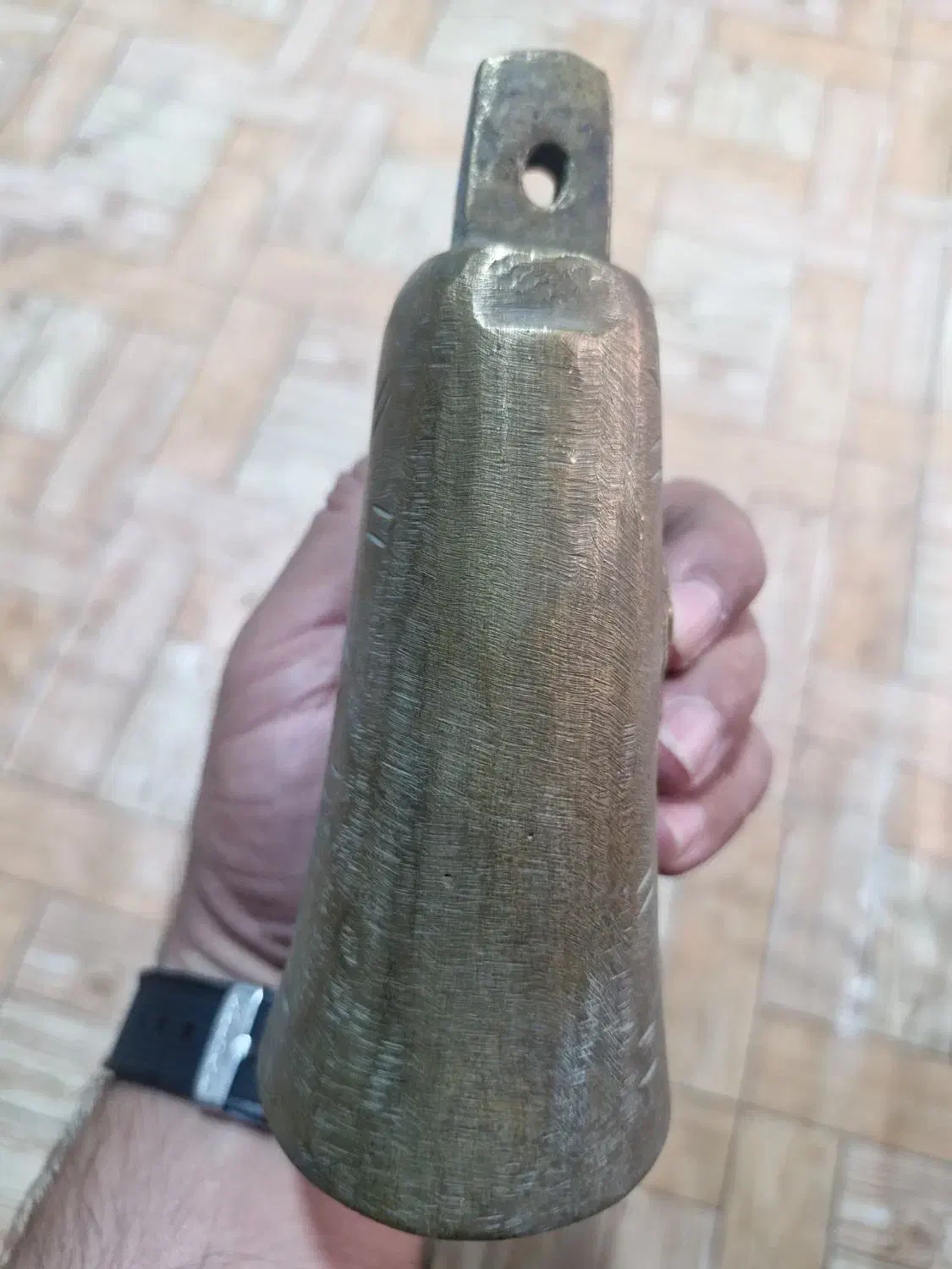 زنگ بگر وسلامت برنجی|کلکسیون اشیاء عتیقه|گلپایگان, |دیوار