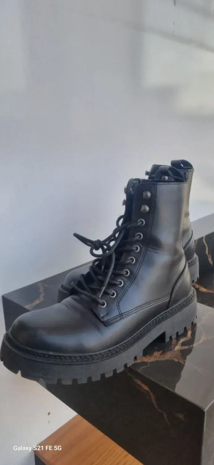 بوت مردانه|کیف، کفش، کمربند|رباط‌کریم, رباط‌کریم|دیوار