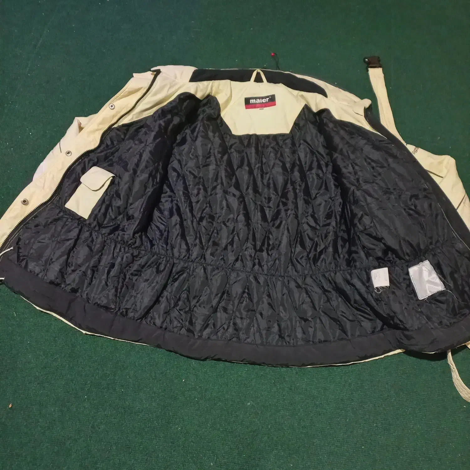 کاپشن خارجی|لباس|گرگان, |دیوار