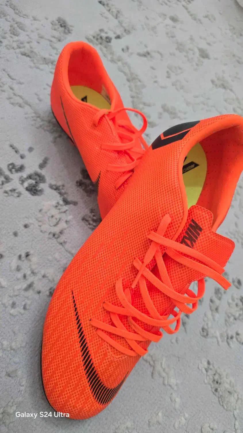 کفش ورزشی فوتبالی چمنی وارداتی|تجهیزات ورزشی|قم, شهرک طالقانی|دیوار