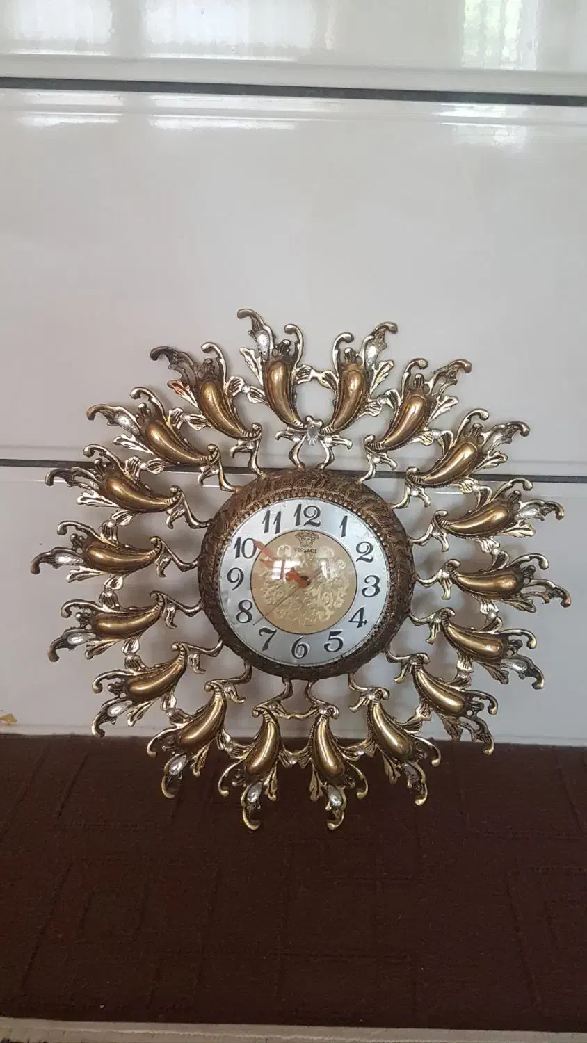 ساعت دیواری تخفیف به خریدار|ساعت دیواری و تزئینی|بروجرد, |دیوار