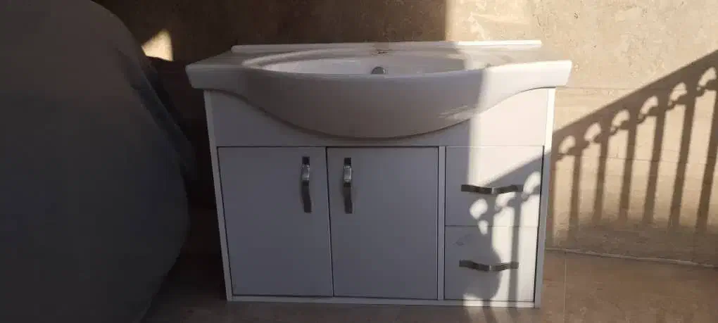 یک عدد روشویی باکسی دیواری|لوازم سرویس بهداشتی|تهران, درب دوم|دیوار