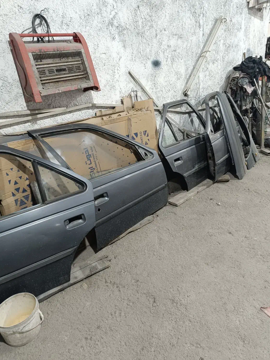 درب پژو 405 بی رنگ|قطعات یدکی و لوازم جانبی|رباط‌کریم, نصیرشهر|دیوار