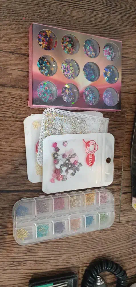 لوازم ناخن|آرایشگاه و سالنهای زیبایی|آمل, |دیوار