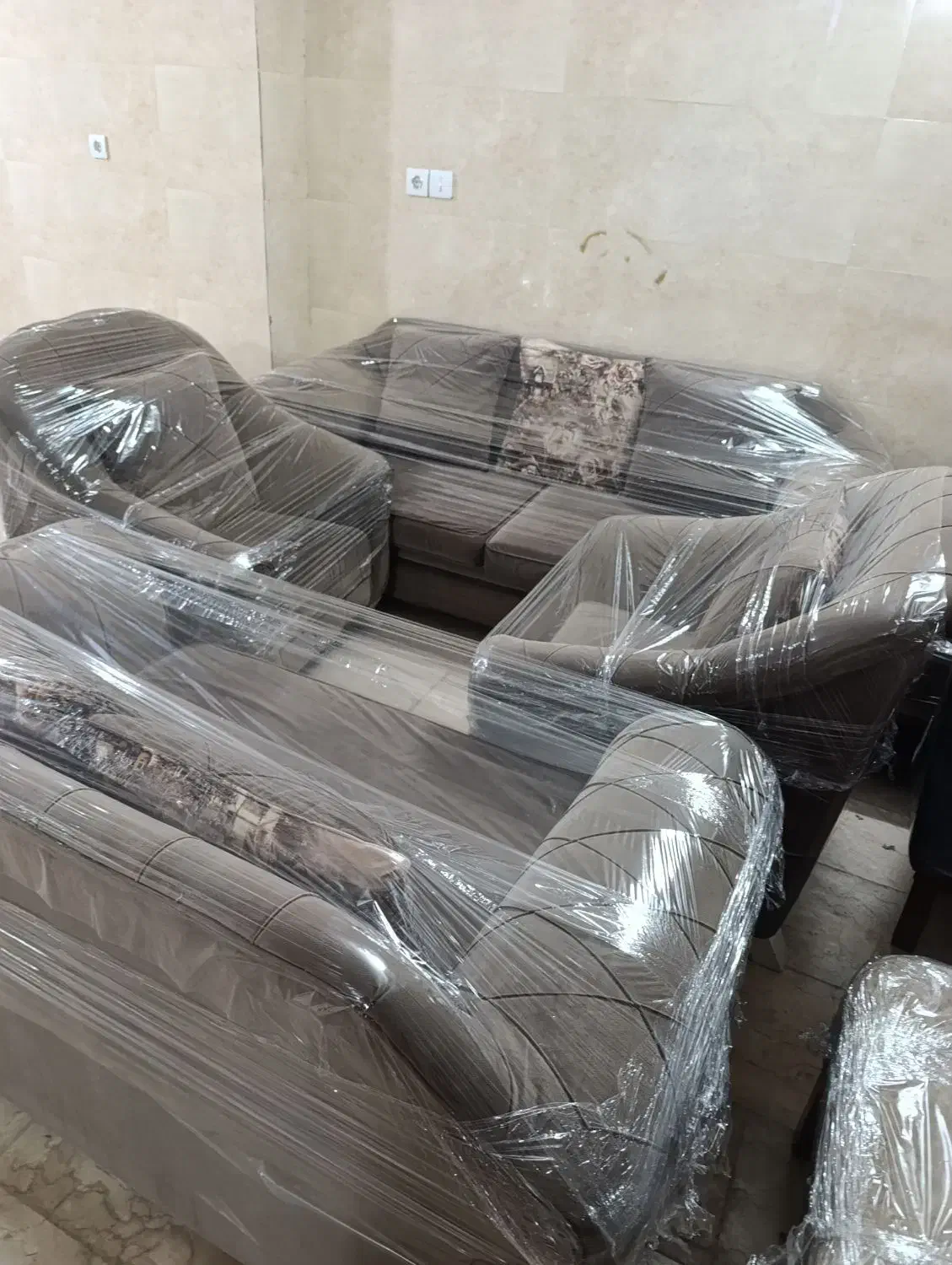 دهدستمبلمانپابهنو|مبلمان خانگی و میز عسلی|فولادشهر, فولادشهر|دیوار