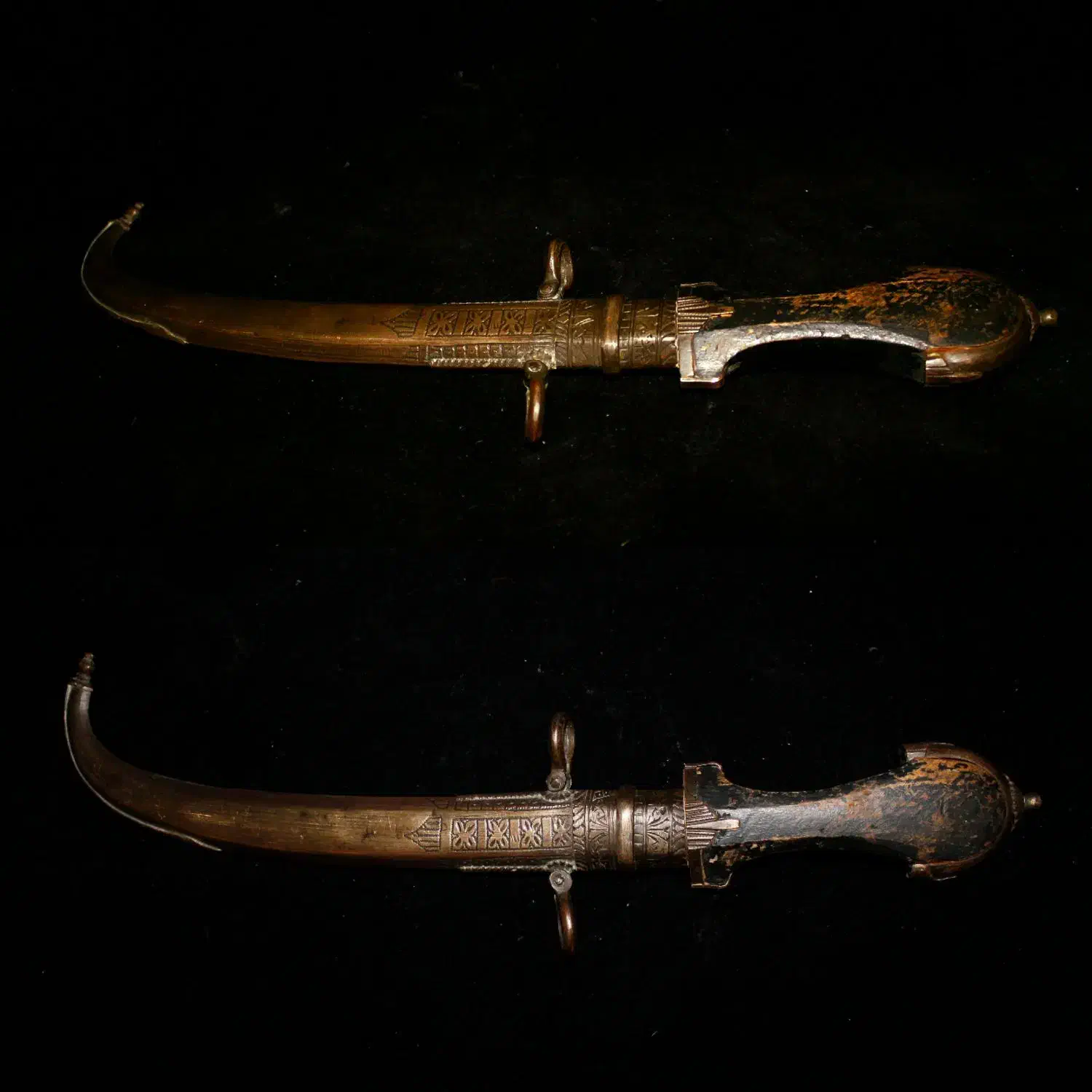 خنجر قدیمی کلکسیونی عتیقه انتیک|کلکسیون اشیاء عتیقه|تهران, فردوسی|دیوار