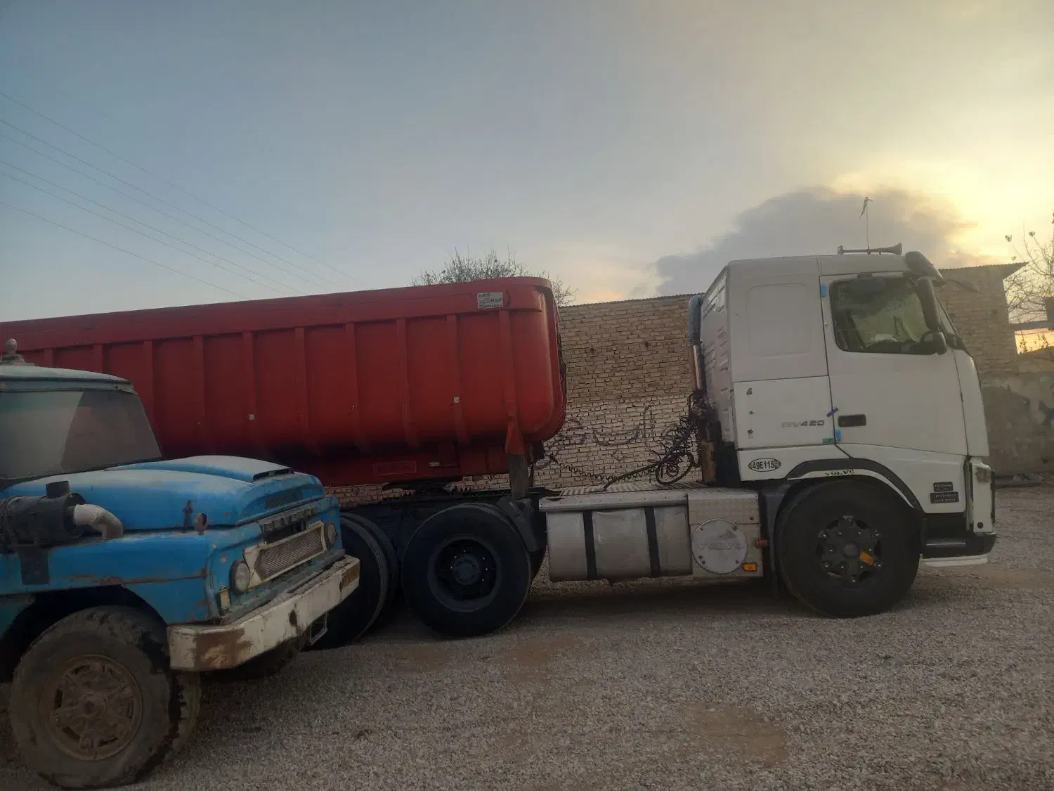 ولوو و تریلی کمپرسی جفت اچ ۱۶|خودرو سنگین|آفتاب, |دیوار