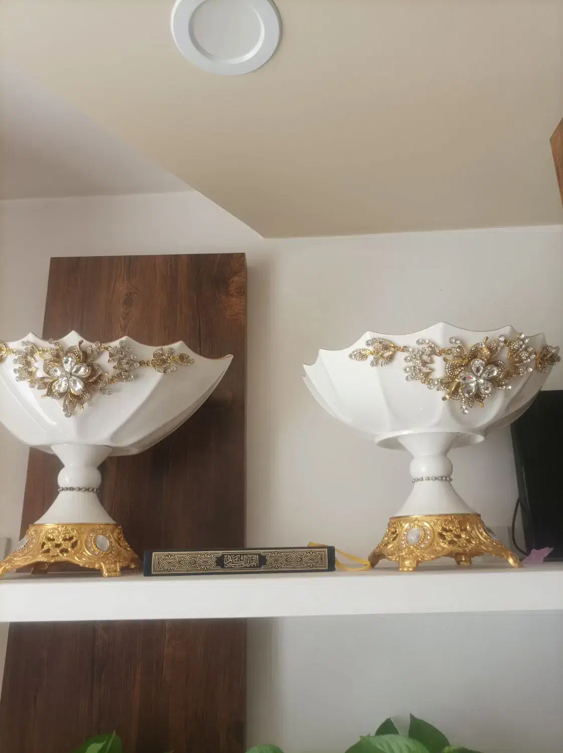 چینی سفید گل برجسته|صنایع دستی و سایر لوازم تزئینی|خمینی‌شهر, |دیوار