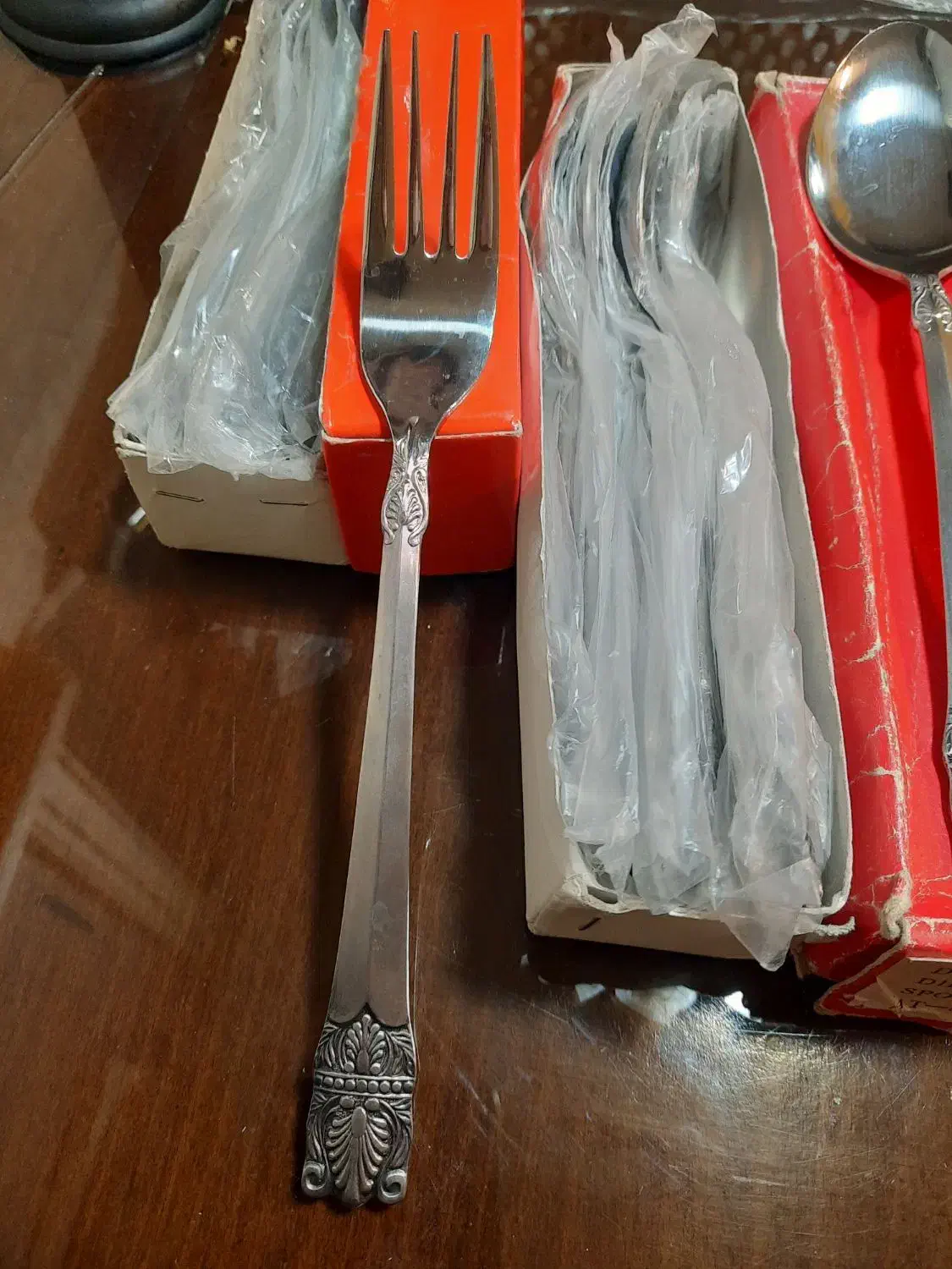 قاشق چنگال تاجی ژاپنی|ظروف سرو و پذیرایی|اصفهان, بهارستان (مخابرات)|دیوار