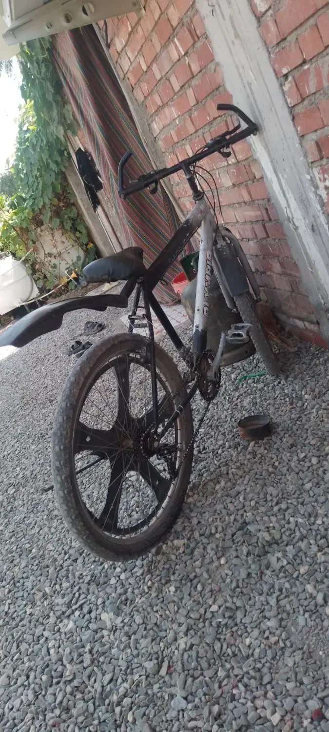 دوچرخه|دوچرخه، اسکیت، اسکوتر|بلوک, |دیوار