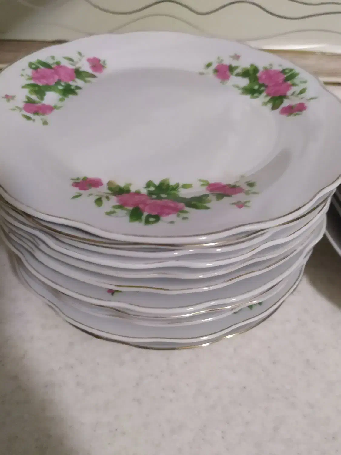 ظروف چینی گل سرخ|ظروف سرو و پذیرایی|بیرجند, |دیوار