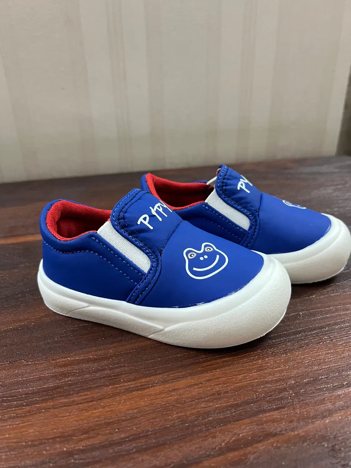 کفش بچگانه نو‌|کفش و لباس بچه|ری, جوانمرد قصاب|دیوار