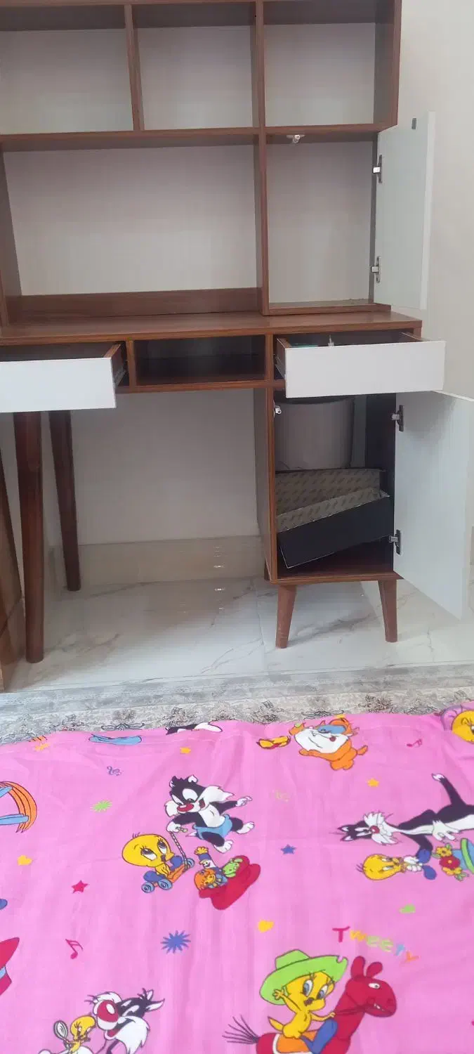 میز تحریر|میز تحریر و کامپیوتر|گرمی, |دیوار