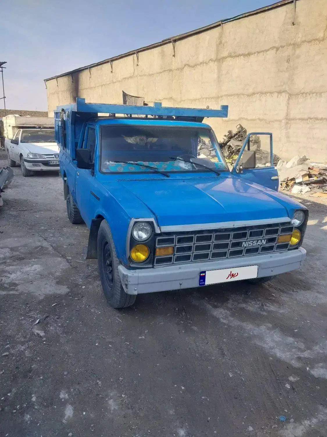 وانت نیسان مدل ۸۲|خودرو سواری و وانت|مشهد, حضرت حجت|دیوار