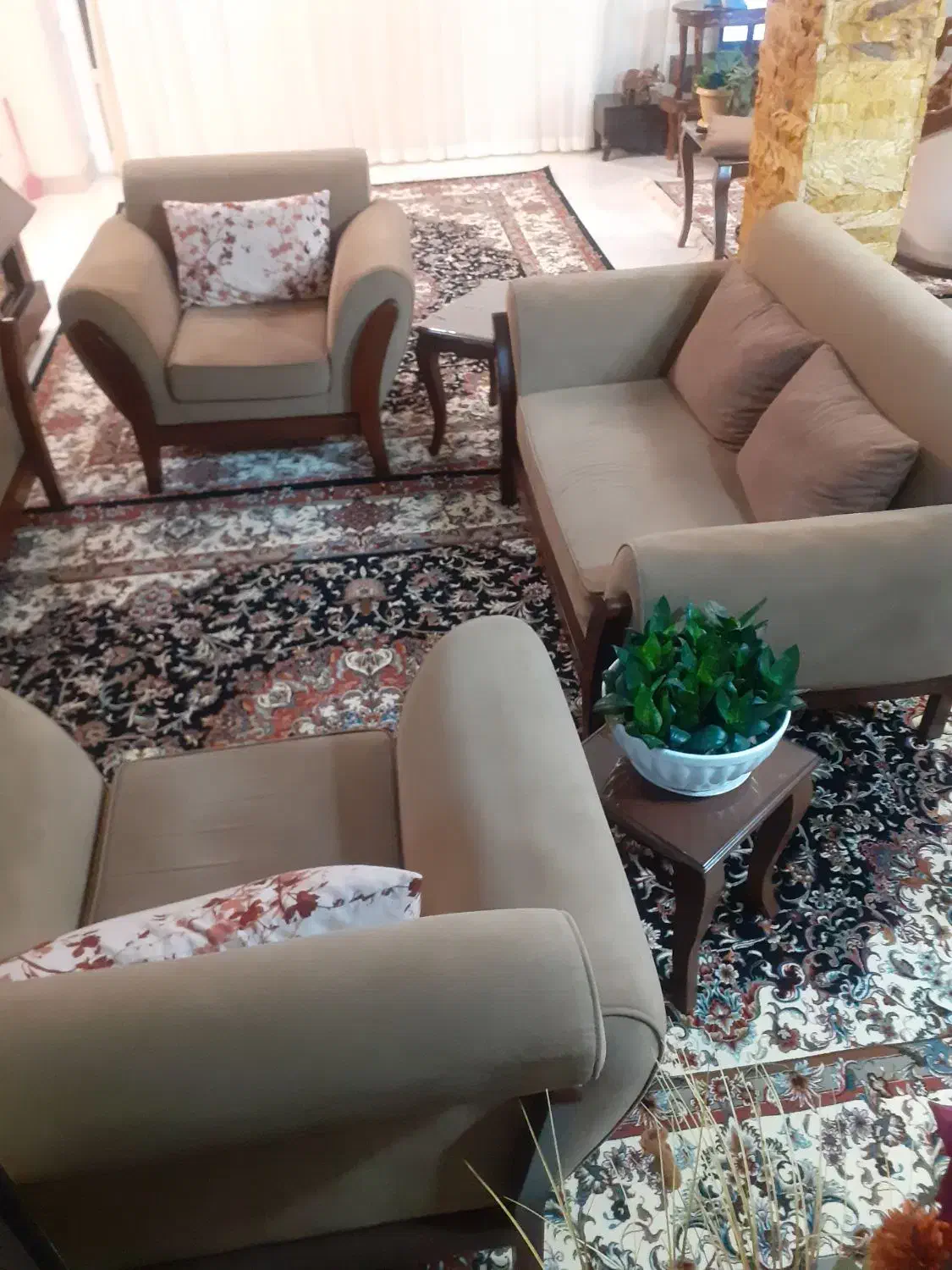 یک دست مبل راحتی هفت نفره درحد نو|مبلمان خانگی و میز عسلی|مهاجران, |دیوار