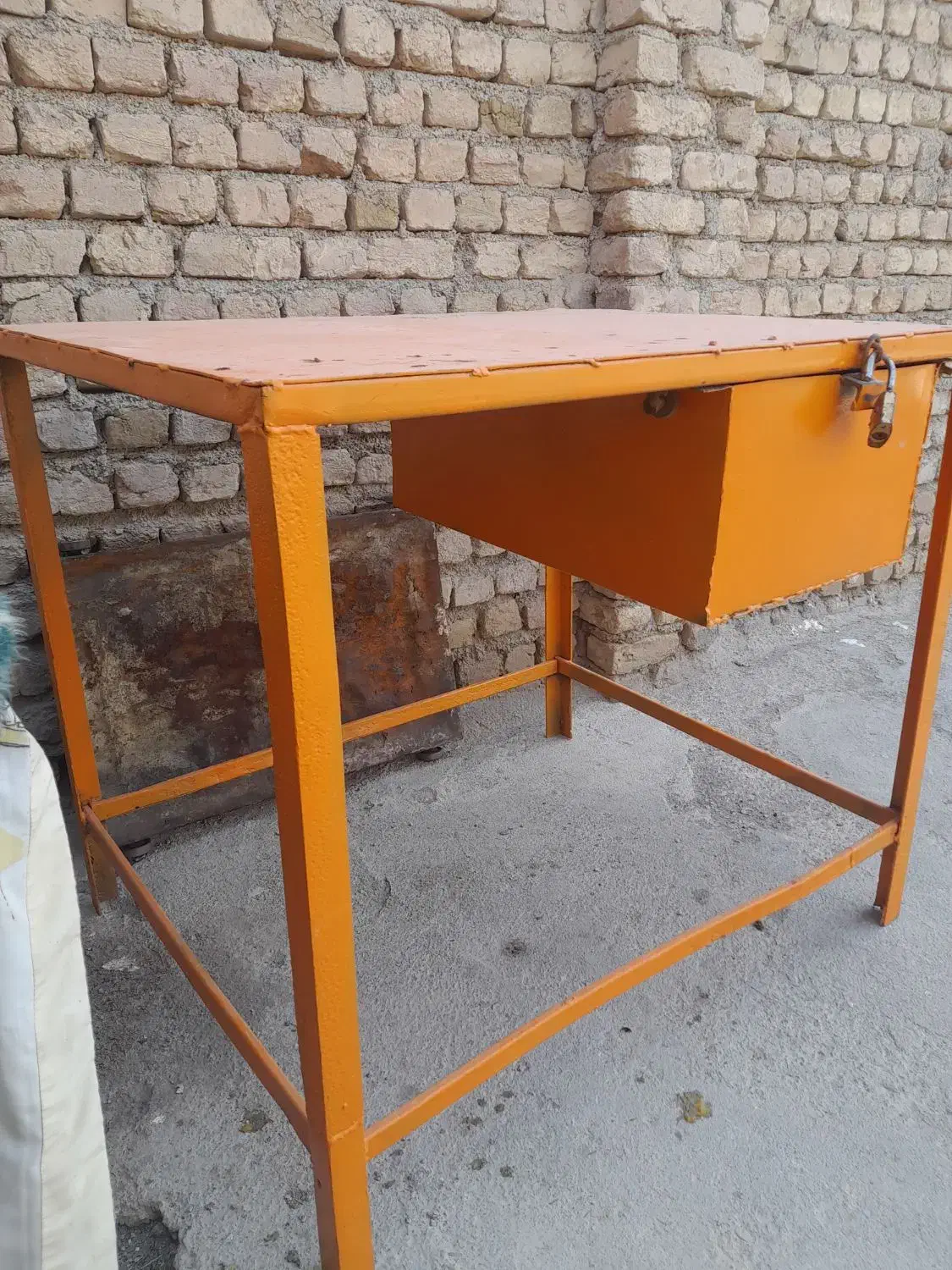 میز کار|ابزارآلات|شیروان (خراسان), |دیوار