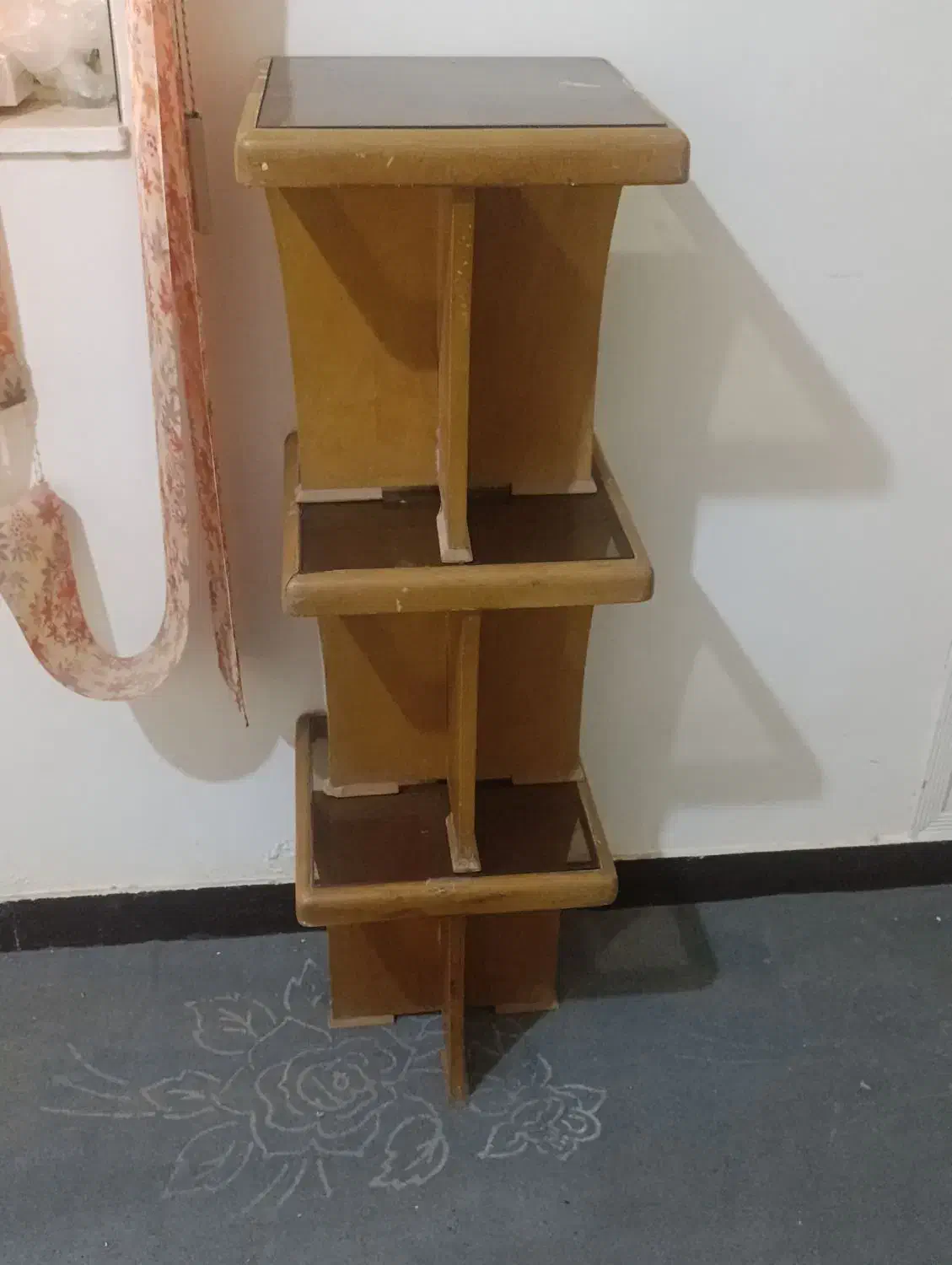 ۳تا میز عسلی کنار مبلی سالم در حد نو|مبلمان خانگی و میز عسلی|بندر ماهشهر, |دیوار