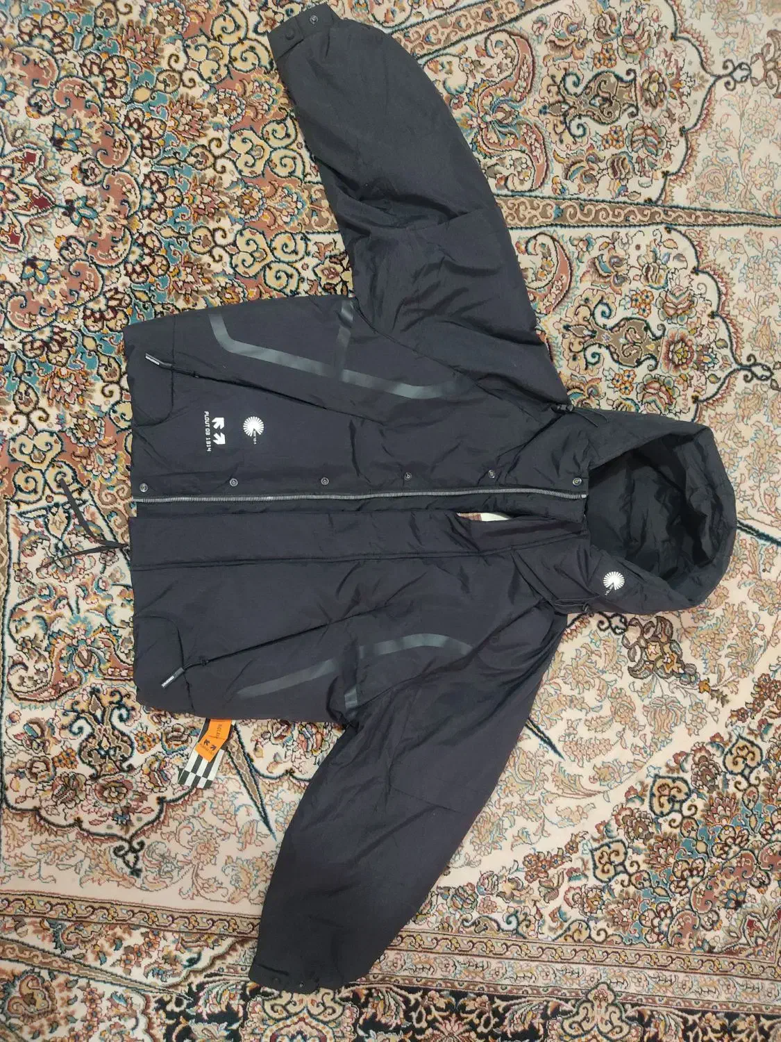 کاپشن|لباس|سنقر, |دیوار