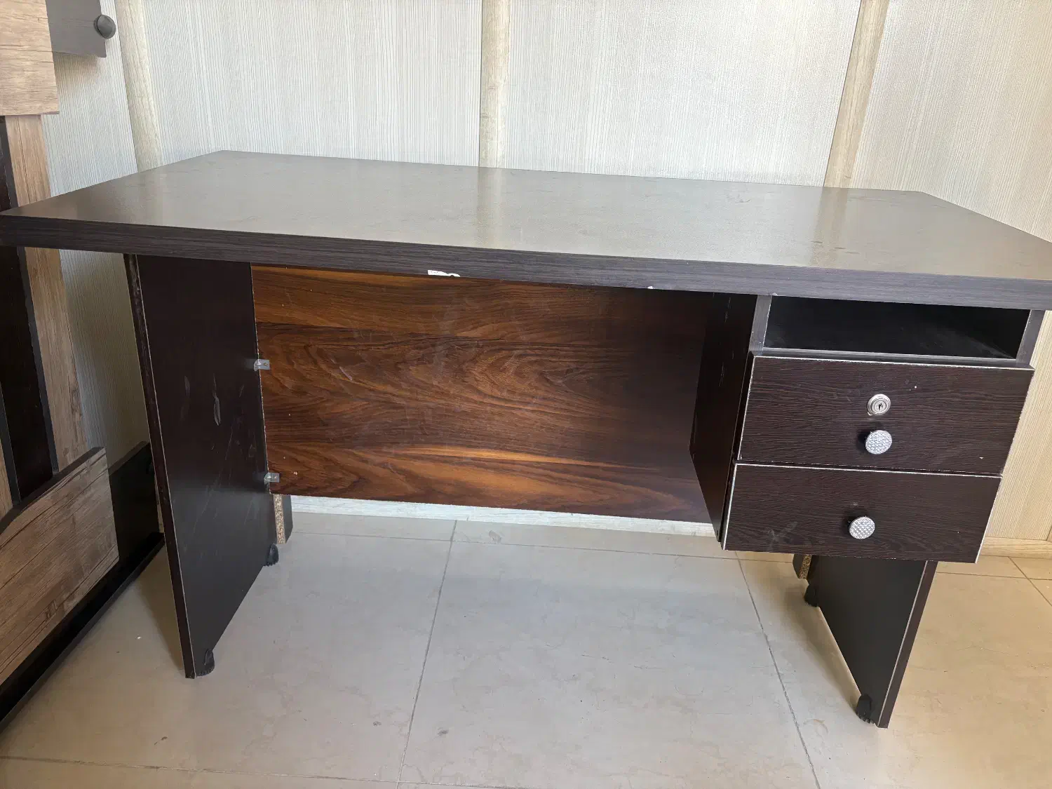 میز تحریر|مبلمان اداری|گرگان, |دیوار