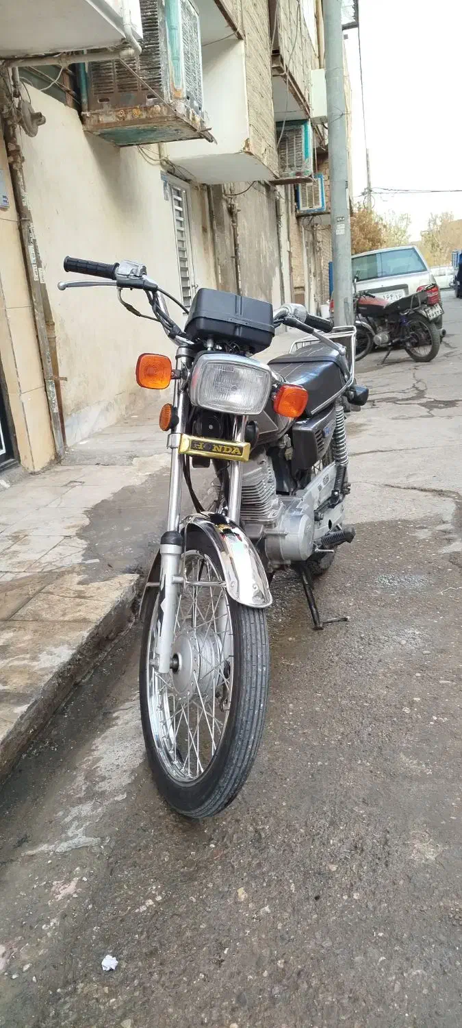 موتور|موتورسیکلت|قم, قلعه کامکار|دیوار