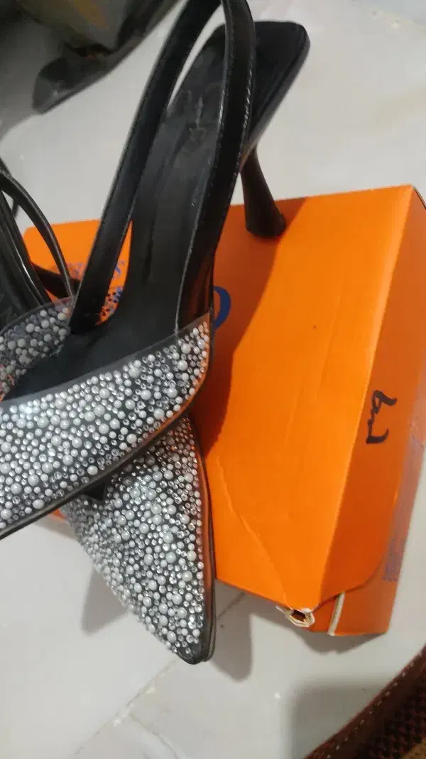 صندل مرواریدی|کیف، کفش، کمربند|مسجد سلیمان, |دیوار