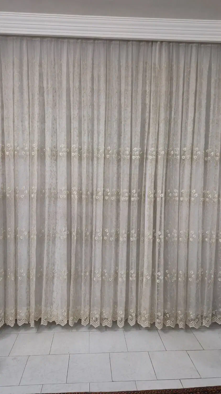 پرده تور سفید طلایی سالم با یالان آبی کله غازی|پرده، رانر، رومیزی|اصفهان, عسگریه|دیوار