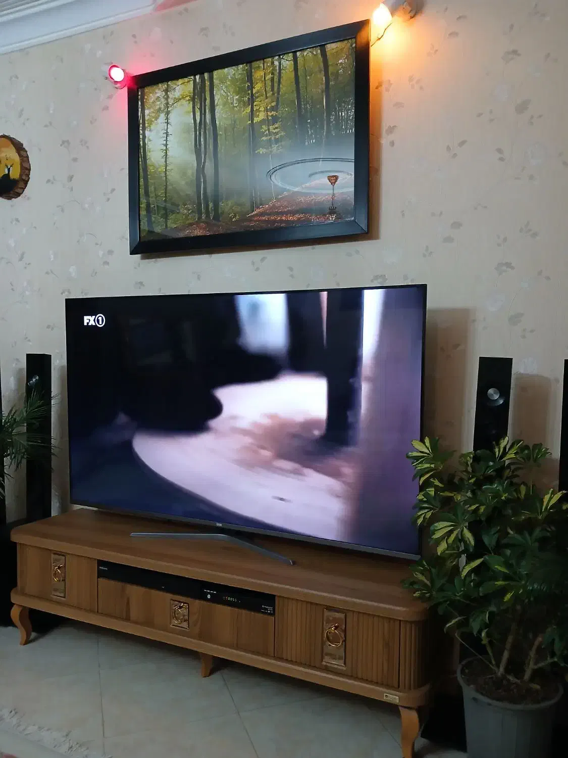 تلویزیون ۴۶ اینچ|تلویزیون و پروژکتور|هشتگرد, فاز ۱ مهستان|دیوار