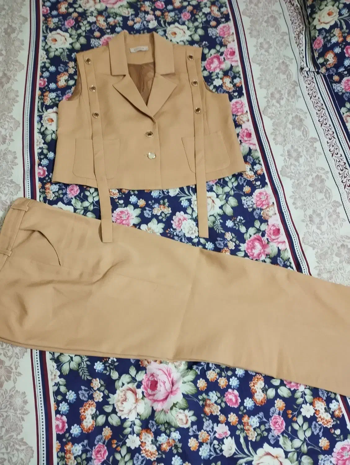 لباس وکفش مجلسی|لباس|شیروان (خراسان), |دیوار