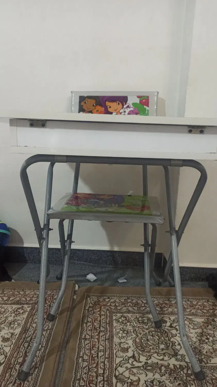 میز تحریر دخترانه درحد نو|میز تحریر و کامپیوتر|تبریز, |دیوار